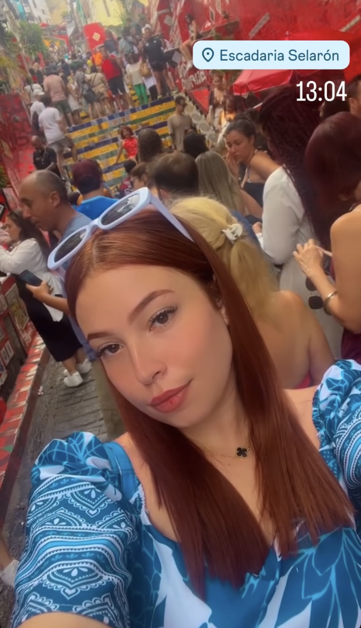 Sabrina na Escadaria Selarón